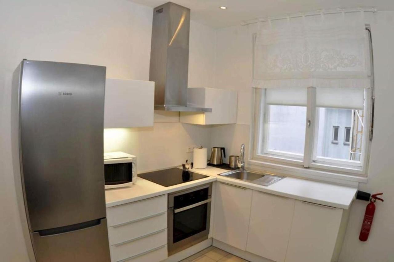 Apartman Old Centre - Rybarska Brana Братислава Екстериор снимка